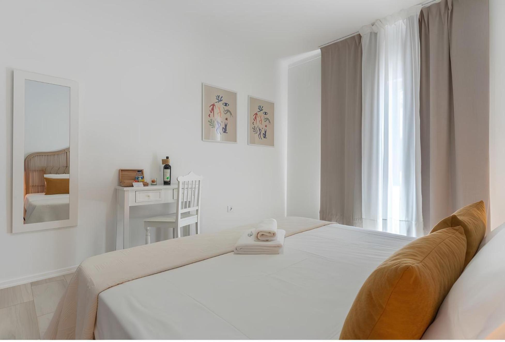 ゴレガン Galagana Charm House Bed & Breakfast エクステリア 写真